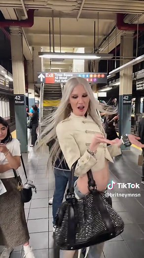 Made it to the high fashion AND New York 🗽 #fashion #runwaymodel #catwalk #subway