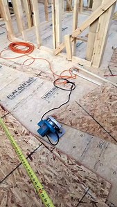 Cualquier persona que quiera trabajar en la construcción lo puede aser solo es de hecharle ganas aprender amigos ánimos #trabajo #casas #construction #fyp #roofing | Ruben Guevara