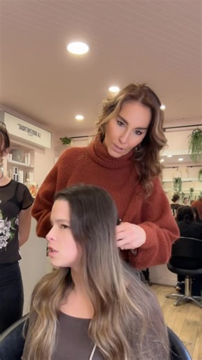 📍Dominique Febre Salon du relooking signature Bordeaux🔥Spécialisé en relooking personnalisé & transformations 71 rue Huguerie 33000 Bordeaux 📞0556525399 🔥Reprise de racines éclaircissement froid et maîtrisé ❄️ Objectif : neutraliser les reflets chauds tout en gardant de la lumière et de la douceur ✨ Un travail précis pour un résultat élégant et durable. 📩 Prends rendez-vous sur Planity si toi aussi tu veux un éclaircissement adapté à TON visage.#salondecoiffurebordeaux #relooking #expertcol