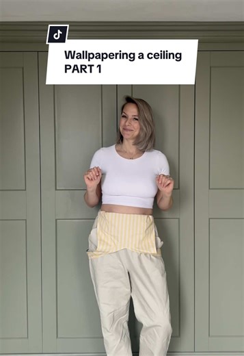 Let’s try to wallpaper a ceiling for the first time 🤗 I’ve always wanted to attempt this and once we started to decorate the entryway I just knew this was the place to try it! It’s one of the smallest ceilings in the house and it’s fairly low at 2.15 metres so it was probably easier than most ceilings - but let’s be very clear, it wasn’t easy 😅. After debating which way to run the pattern, to get started I measured out 60cm from the coving to give me enough excess from the 70cm wide wallpaper 