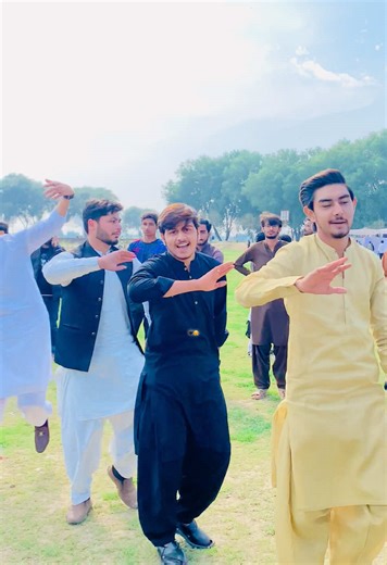 Foryou🖤🤗#saraikisong #سرائیکی_جنون #سرائیکی_وسیب #سرائیکی۔سونگ🌹✌️❣️ #سرائیکی_سٹیٹس،ویڈیو #tiktokteamunfreezmyacount😥🙏 #tiktokteamviralmyvideo🙏😭😭