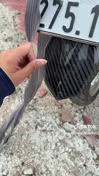 Cách xử lý khi bị xe tông vào đuôi trong tắc đường
