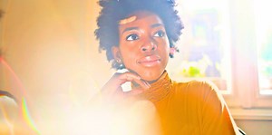 8 Secrets Photogenic People Use To Look Good In Pictures