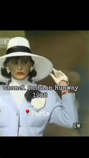 1988 Chanel Fashion show #fashion #fashiontrends #fashiondesign #fashionstyle #fashionista #chanel
