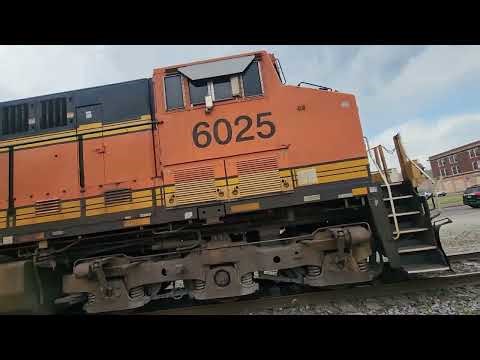 Loaded BNSF Coal Train Creeps Across Broadway Crossing/New DMIR Ore Cars Spotted on CN! #railfanning