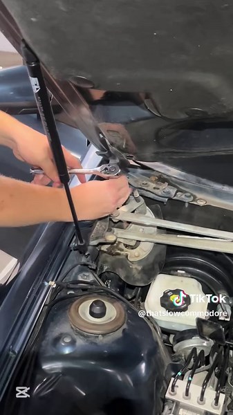 Fixing Wipers on Holden Commodore - Part 2