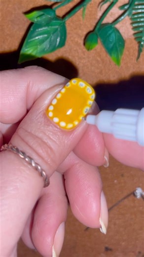 🟡🟡⚪️🟡🟡💅Easy dot nail art design #nailart #nails #shortvideo #naildesign #easynailart