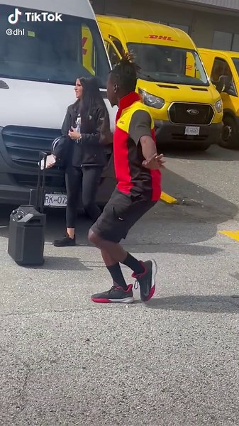 Colleague Lawis Oladuntoye Dancing Into the Weekend | DHL Video