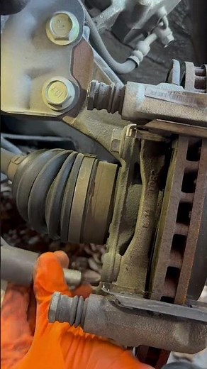 2020-2026 Nissan Versa Front Brake Pads and Rotors Replacement ‪@ElmoMotorWorks‬