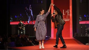 【 #ELLEStyleAwards 回顧當晚盛況！】 城中盛事ELLE Style Awards誠邀一眾名人、明星，包括 #徐子淇、#馬黎珈而 (Gigi 黎姿)、#宣萱、古天樂 Louis Koo、徐濠縈 Hilary Tsui、黃偉文 Wyman Wong、Christian Louboutin、#BonnaeGokson、蘇麗珊 Cecilia So、Elva Ni倪晨曦、余香凝 Jennifer Yu、Fish Liew 廖子妤、Feanna黃淑蔓、歐鎧淳 (Stephanie Au)等等出席領獎及頒獎，另外城中多位演藝名人，包括 苟芸慧 Christine Kuo fanpage 及 #陸漢洋、盧覓雪 Michelle Loo、吳肇軒 Siu Hin Ng、Kevin Chu Kam Yin(朱鑑然)、Tsz Tung Tony Wu 胡子彤)亦盛裝出席！ELLE VOICE得獎歌手吳雨霏 Kary Ng、陳詠謙 Chan Wing Him、梁詠琪 Gigi Leung Wing Kei及Dear Jane亦即場獻唱經典歌曲，為典禮炒熱氣氛。ELLE DESIGNER四位得