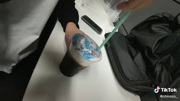 グラッテのコラボドリンク飲んできた