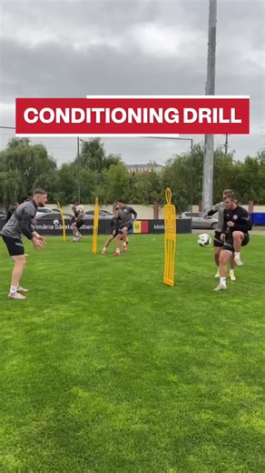 ⚔️⚡ Speed. Contact. Control. Repeat. Players sprint out 🚀 Make shoulder contact 💥 Receive the pass under pressure ⚽️ Turn, accelerate, and sprint back out 🔄🔥 Next player goes ⏱️ This drill isn’t just conditioning it’s game realism. 📌 What this trains: 🛑 Deceleration into contact 💪 Upper-body strength & robustness ⚖️ Balance and body control under collision 🧠 Decision-making while fatigued 🚀 Acceleration after contact 💡 This is what match fitness actually looks like. Win contact. Protec
