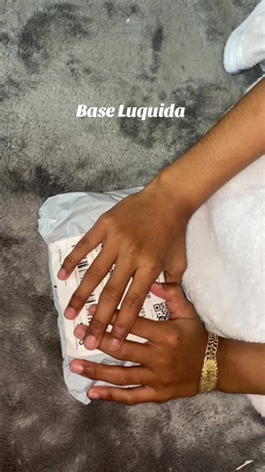 Base líquida ligera: reseña y aplicación rápida