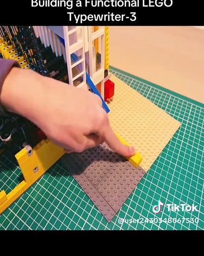 Building a Functional LEGO Typewriter: Simplified Mechanics