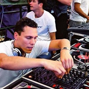 YOUNG TIËSTO, CLEAR MIND 😎😎😎 This interview will never get old…look how DJ Tiësto talk about many things around his history and thoughts back in 1999!! #tiesto #tiësto #tiestolegacy #tiëstofamily #tiestofans #music #trance #trancefamily #techno | Tiësto Legacy