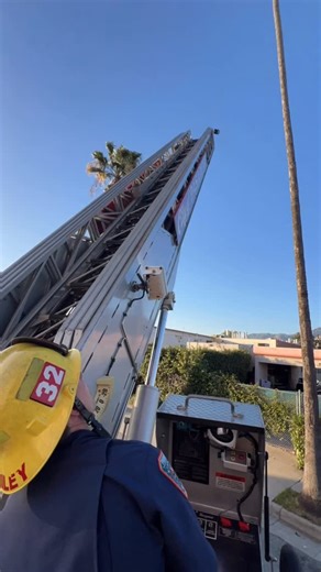 Robert Sepulveda on Instagram: "Part of our “Tiller Operator” training is demonstrating how to operate the aerial for rescues🪜 🚒🌴🏢 𝗨 𝗦 & 𝗥 𝗧 𝗙 𝟯 𝟮 #reels #firefighter #truck #aerial #rescue"