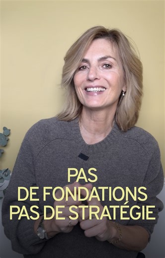 Sylvie Arkoun on Instagram: "✨ « Il faut que tout change pour que rien ne change. » Tel est mon mantra pour 2026 ! Depuis des années que j’accompagne des marques de joaillerie, je constate souvent la même chose : des marques talentueuses, engagées, créatives… mais qui malheureusement fonctionnent en réaction. Un post. Un contenu. Une décision dans l’urgence. Le problème n’est pas le manque de travail. C’est le manque de vision à long terme. C’est pour cette raison que j’ai décidé d’arrêter mes a