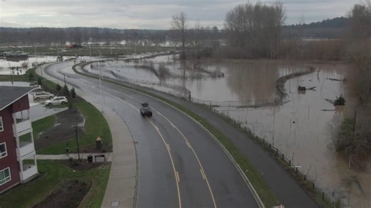Evacuations underway after Green River levee breaks