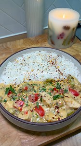 Nutty Chicken Curry 🤍 Serves 2 380g diced chicken breast 150g dried rice 1 red & 1 green pepper 1 red chilli Fresh coriander 1 tbsp garlic paste 1 tbsp ginger paste 200ml chicken stock 150g fat free natural yoghurt 45g smooth peanut butter - wash your rice, boil and allow to steam once ready - season your chicken in salt, pepper & 1 tsp onion granules and set aside - add your ginger paste, garlic paste, coriander & red chilli to a pan and fry for a few mins then add your chicken breast and fry 