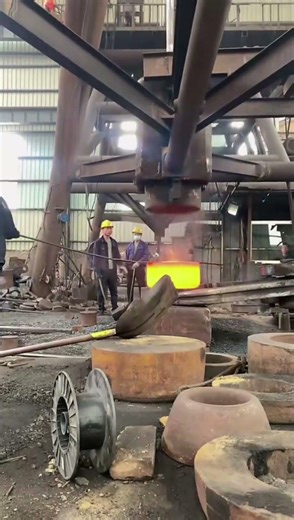 Stress relief moment of hammer and fire#Forging #Satisfying#ASMR#HeavyMachinery