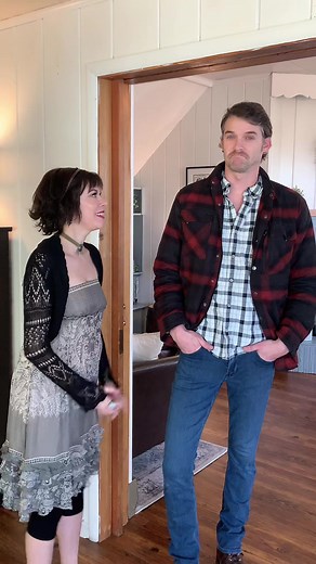 Let’s be honest, Charlie would have preferred Bella with Alice #fyp #twilight #alicecullen #charlieswan #SephoraGiveOrKeep #twilightsaga #twilighttiktok #cosplay #twilightrenaissance