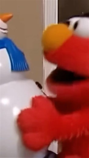 Elmo on snowy drugs #shorts #sesamestreet #elmo #snowman