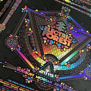 ⚡️🌲- HEADY THREADY ELECTRIC FOREST 2019 POSTER DROP -🌲⚡️ I’m very excited to share this poster with u all, it took a lot of work to produce 🚀 I hope you all enjoy 😙✌️ ⚡️🌲 details on da print : - 18 x 24 inch - 7 color screen print - printed on hologram foil paper - signed and numbered - limited edition out of 200 - designed by Me / Heady Thready ⚡️🌲 Purchase link 🌲⚡️ http://www.headythready.com/new-products Only 100 prints are available for online purchase, 50 will be sold on lot, 50 save