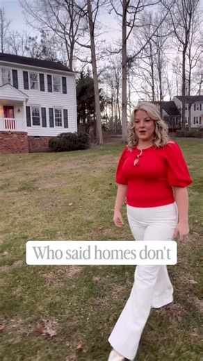 Every single year, I have clients tell me they want to make a move but think they need to wait until the holidays are over. And every single year, I remind them that simply isn’t true. This year has been no different. I’ve been honored to represent 5 clients who have gone under contract in the last 5 days, right in the middle of Christmas week. If you’re even thinking about making a move, let’s connect and put a smart strategy together that works for your timeline. Merry Christmas and honestly… 