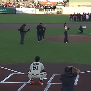 Sullyoon from global K-pop sensation NMIXX throws the first pitch to Jung Hoo Lee! 👏#NMIXX #엔믹스 @NMIXX_official
