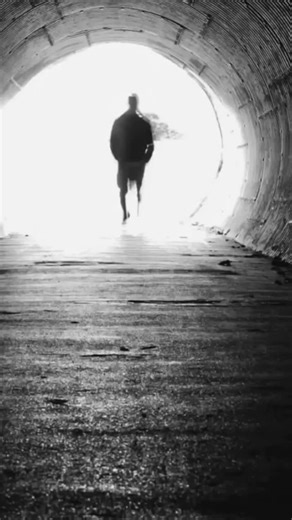 Andrew Carlssin: The Mysterious Time Traveler! In 2003, a man claimed he came from the year 2256—predicting stock markets & future events with scary accuracy! Real time travel or a brilliant hoax? Follow @ZiranScience for more space, science & mystery facts! #TimeTravel #ScienceFact #ZiranScience #SpaceMystery #FYP | Ziran Science