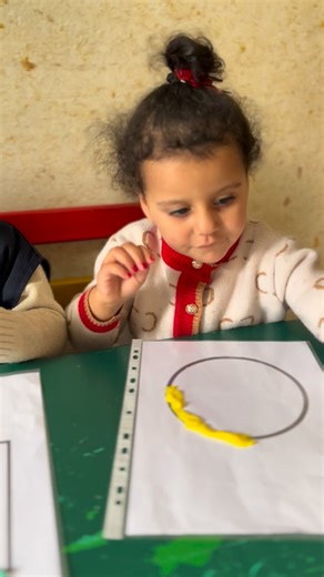 L'arbre De L'enfant (zeralda) on Instagram: "Découverte des formes avec la pâte à modeler 🟢🔺🟦 Apprendre en s’amusant #forme #creche #pateamodeler #maternelle #kids"