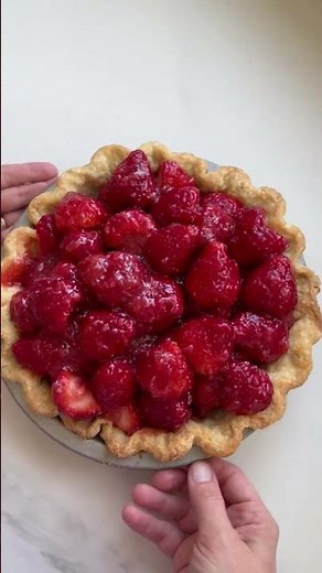 Fresh Strawberry Pie 🍓🥧