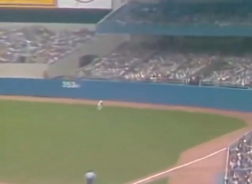 ⚾️On August 27, 1977 in an 8-2 Texas win at Yankee Stadium, the Rangers’ Toby Harrah and Bump Wills hit back-to-back inside-the-park home runs on consecutive pitches. The pair of inside-the-park home runs mark the first time the oddity occurs back-to-back in major league history. It marked the second and third inside-the-park home runs in Rangers franchise history. Wills also hit a ball over the Yankee Stadium fence for a home run that day, becoming the first Rangers player to hit an inside-the-