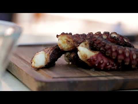 Χταπόδι στα κάρβουνα με αρωματικό λαδόξιδο - Blue Island