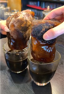 横浜・炭火焙煎珈琲の巨大珈琲氷入りアイスコーヒー