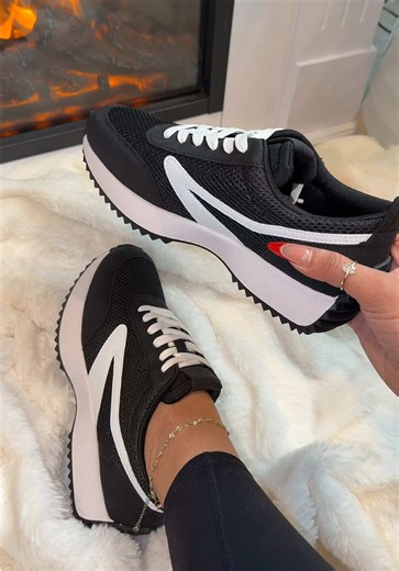 Comfortable Women's Tennis Shoes for All-Day Walking