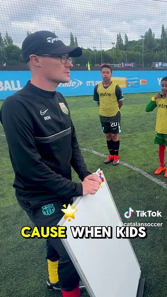 Do this to get kids scanning in matches! #footballcoach #coaching #soccercoach #kidsfootball #grassrootsfootball