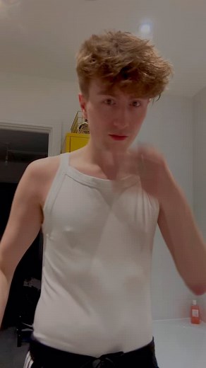 How I made my Jellyfish costume for Halloween 🎃🪼 Took me ages to make this costume! But thought I’d film a quick tutorial on how I did it! #halloween #halloweencostume #tutorial #facepainting #costume | Carl Bradbury