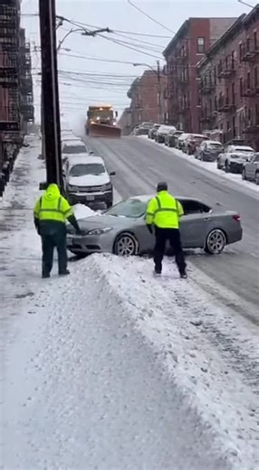 Snow everywhere and no space to move in NYC 🥶 The storm was wild and city winters are on another level. Why is this my life? #snowstorm #nyc #foryoupage #helpme #why