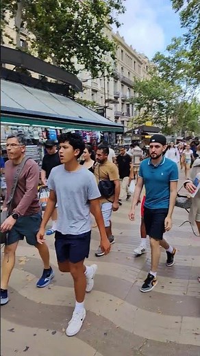 What does a pickpocket look like in Barcelona - ways to keep thief away from you in Barcelona