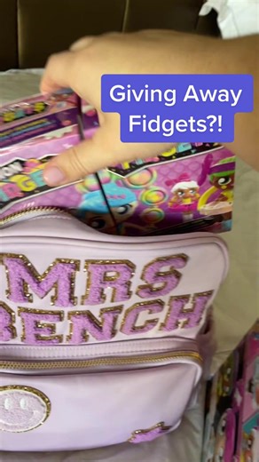 I love giving away fidgets and @myfashionfidgets dolls! 🥳 #mrsbench #mrsbenchfidgets #mrsbenchpackage #fidgettoysplus #fashionfidget #fashionfidgetdollies #fashionfidgetdolls #fidgetdoll #wowweetoys #fashionfidgets #fashionfidgetdoll #FastTwitchContest