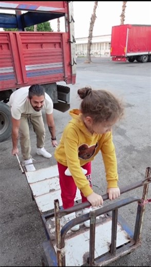 ALİ NECATİNİN YENİ ARABASI🤣🤣😛😛#alinecati#shorts#keşfet#youtubeshorts#keşfetbeniöneçıkar#cute#funny