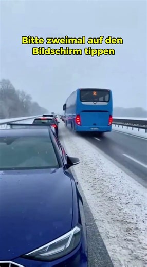 Bus ohne Bremsen im Schnee – kracht in Fahrzeugkolonne 🚍❄️Bus Loses Brakes on Snow #automobile