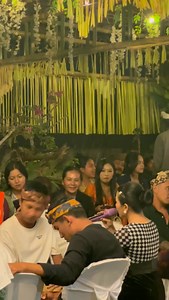 Nawang lagu ne,tapi sap lirik beli ne,nawang wah judul lagu ne kintamani sukawati,diolas dingehang nake lagu ne bein nah beli,pang maan kiss dari gek ray🤣😂 | Gek Ray Koplobali