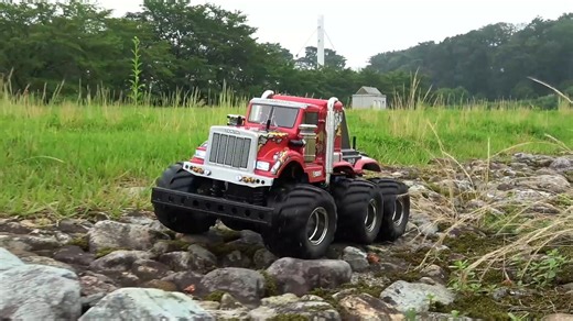 田宫 TAMIYA G6-01 6X6 4WS遥控车草地玩耍动态视频