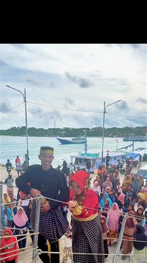 Tempat yang sama namun kisah yang berbeda ,,, bikin Terharu 🥹🥹Bojes Bojes Lia Amalia #bojes #pelabuhanmajene #fyp #jangkauansemuaorang #jangkaunluas #bojesdanlia #viralreelsfacebook #bojeslia | Reski Handayani