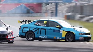 📺 Join us behind the scenes in the FIA WTCR / Oscaro races at Ningbo International Speedpark 🇨🇳, the home of the Lynk & Co 03 #TCR race car, in the latest #ChallengeTheWorld episode. Four-time World Champion Yvan Muller 🇫🇷 managed to win 🏆 twice 🏆 and together with his team-mates elevated #LynkCo #CyanRacing into the team championship lead, but it was not without a fight. The fights are getting tougher and tougher as the season nears its end, something our drivers got to experience firsth