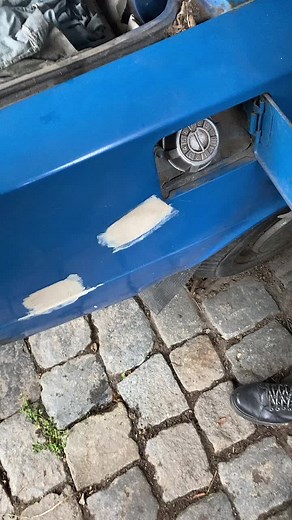 How to Safely Open a Car Fuel Cap