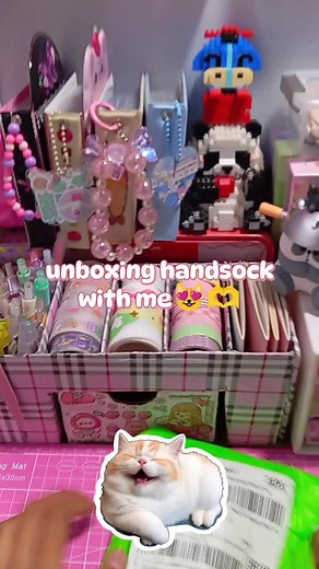 Unboxing Handsock: Discover Stylish Glove Options