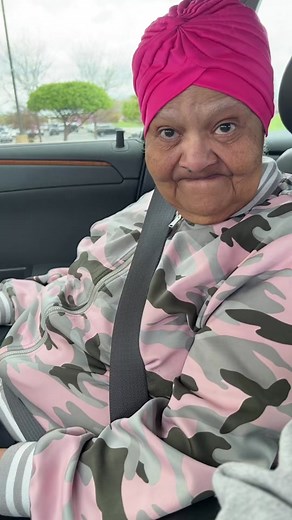 Day out with mom #momsoftiktok #nails💅